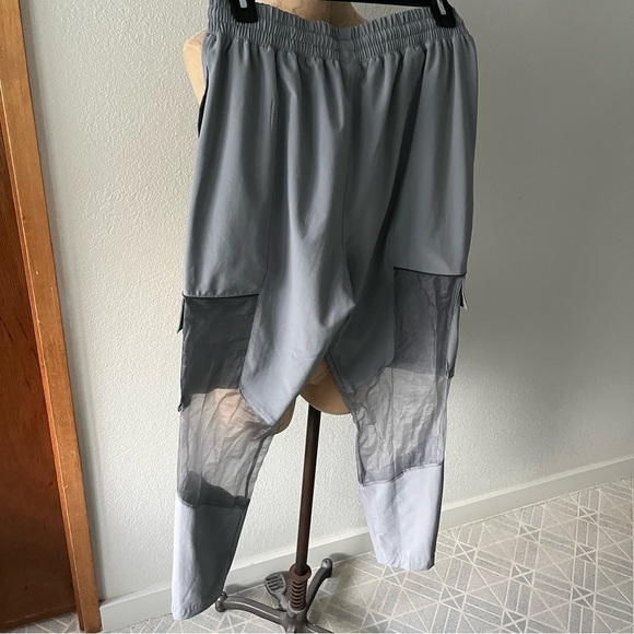 REEBOK sz S Wonder Women Gray Woven Track Pants Sheer Panels Reflective Piping - Picture 5 of 9